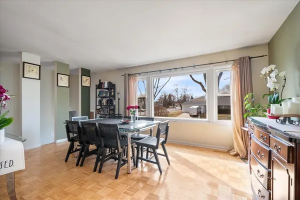 $425,000 | 517 Longwood Drive, Buffalo Grove, IL 60089