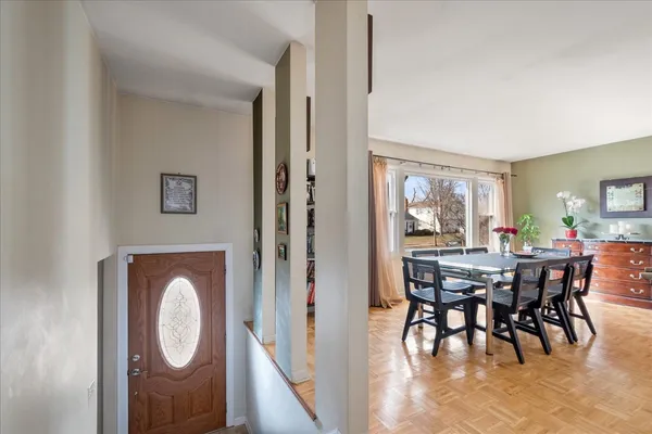$425,000 | 517 Longwood Drive, Buffalo Grove, IL 60089