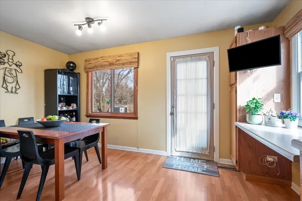 $425,000 | 517 Longwood Drive, Buffalo Grove, IL 60089