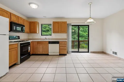 $429,999 | 201 Watchung Avenue, Unit C19, Bloomfield, NJ 07003