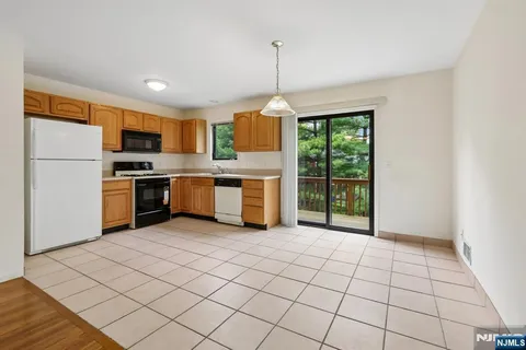 $429,999 | 201 Watchung Avenue, Unit C19, Bloomfield, NJ 07003
