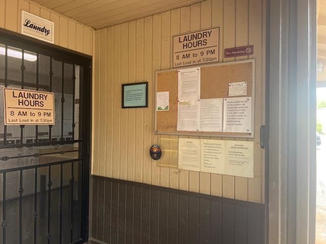 120 Hui Rd F, Unit I16 Lahaina, HI 96761 - Photo 25 of 28 a bathroom with a shower and a mirror