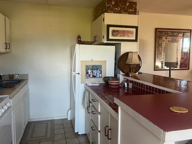 120 Hui Rd F, Unit I16 Lahaina, HI 96761 - Photo 6 of 28 a kitchen with a sink and a stove with wooden floor