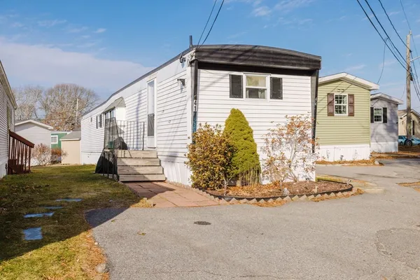 a view of a house with a yard