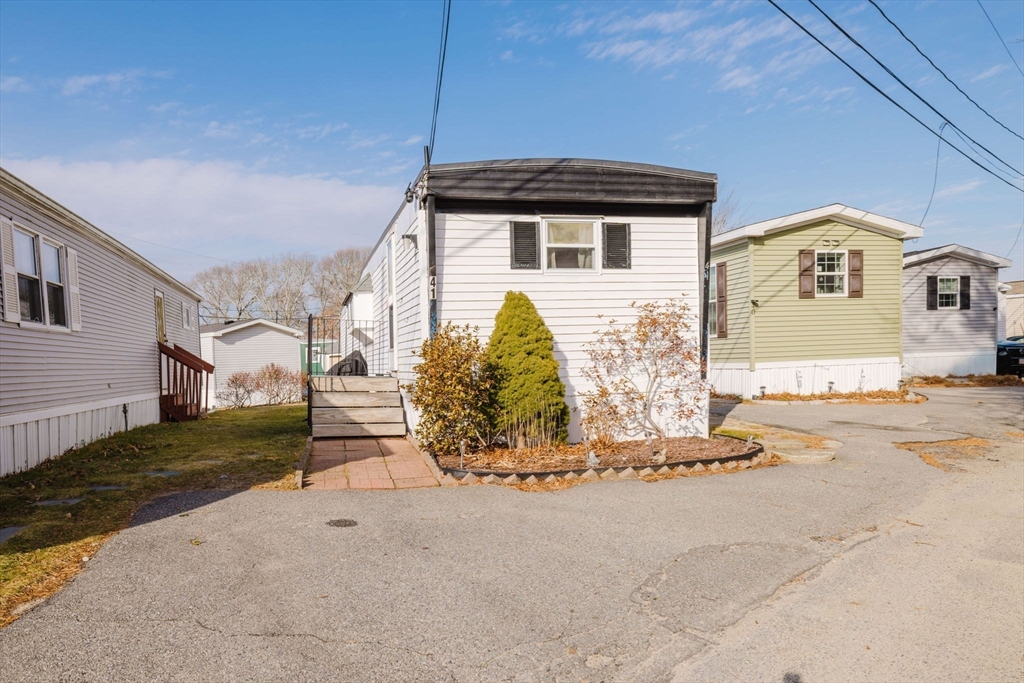 3040 Cranberry Highway, Unit 41 Wareham, MA 02538 - Photo 24 of 25 a front view of a house with garden