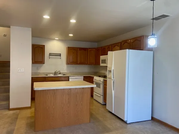 $1,950 | 674 South Peace Road, Sycamore, IL 60178