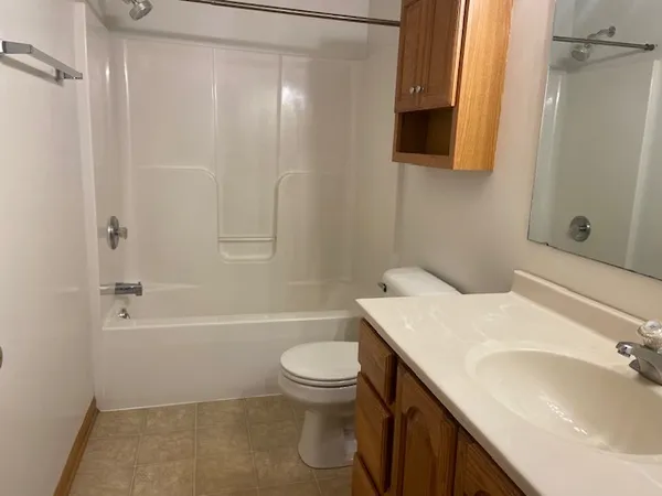 $1,950 | 674 South Peace Road, Sycamore, IL 60178