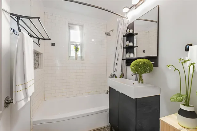 $115,000 | 1300 Midland Avenue, Unit B42, Yonkers, NY 10704