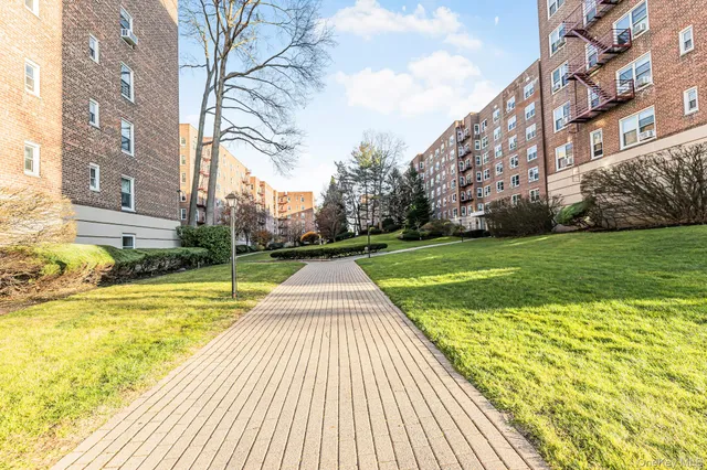 $115,000 | 1300 Midland Avenue, Unit B42, Yonkers, NY 10704