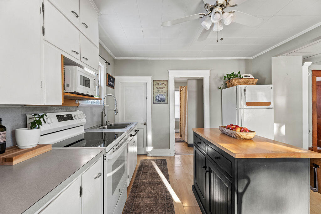 6 Harrison Avenue Dover-Foxcroft, ME 04426 - Photo 7 of 37 DSC04630