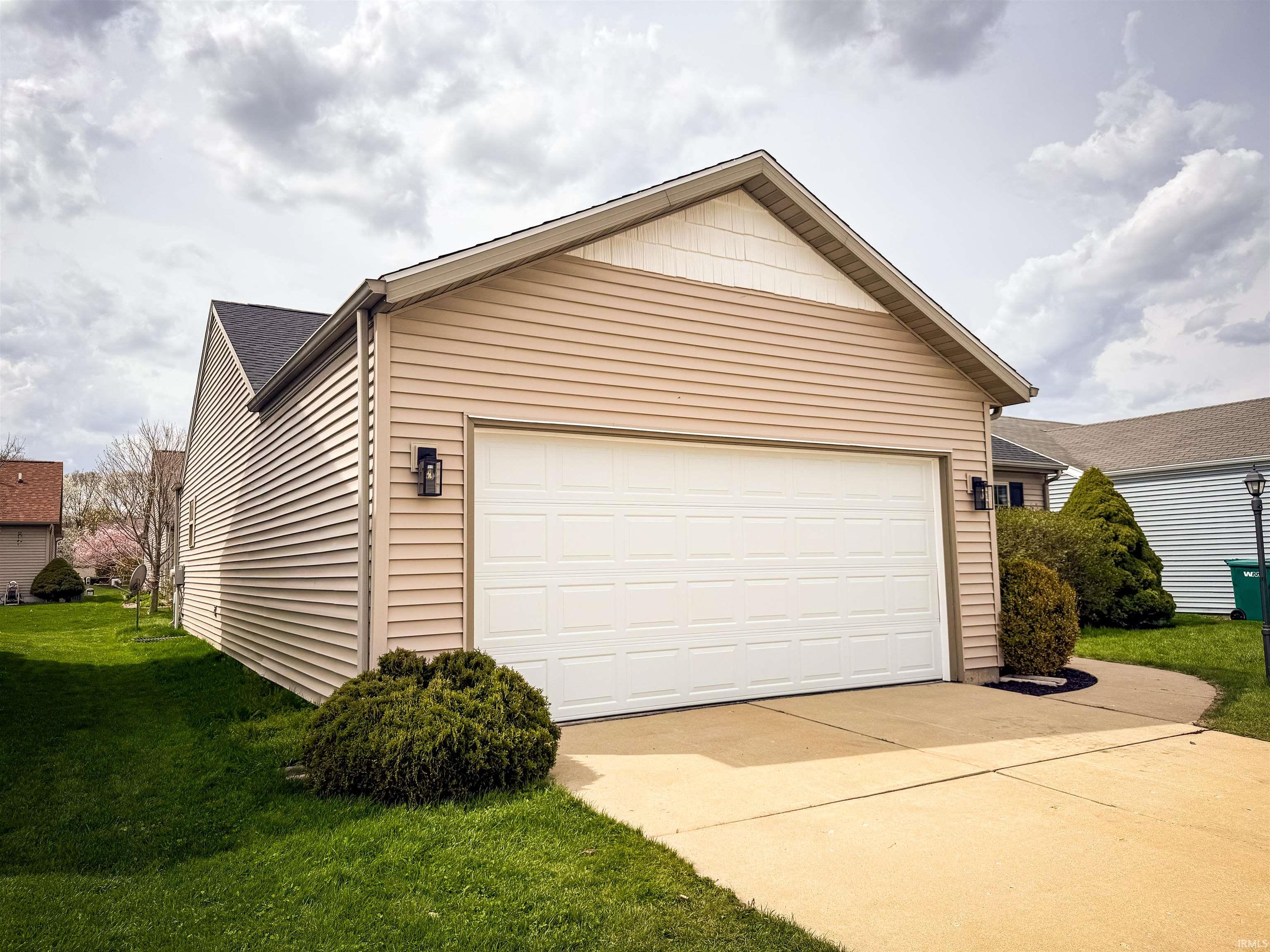 1813 Rambling Rose Lane Mishawaka, IN 46544 - Photo 3 of 33
