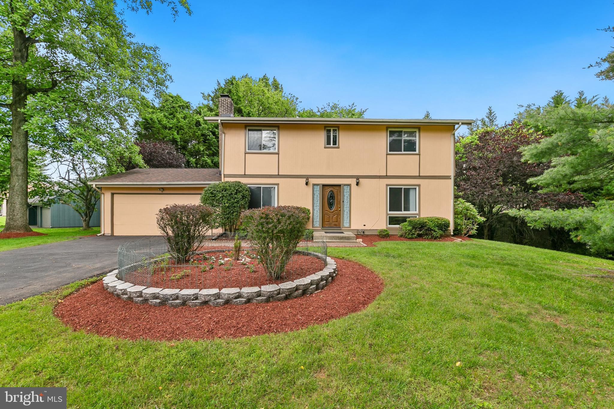 11501 Piney Lodge Road North Potomac, MD 20878 - Photo 2 of 64 a front view of a house with a yard