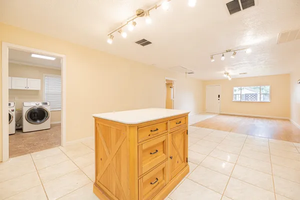 $1,850 | 4113 Edison Street, Houston, TX 77009