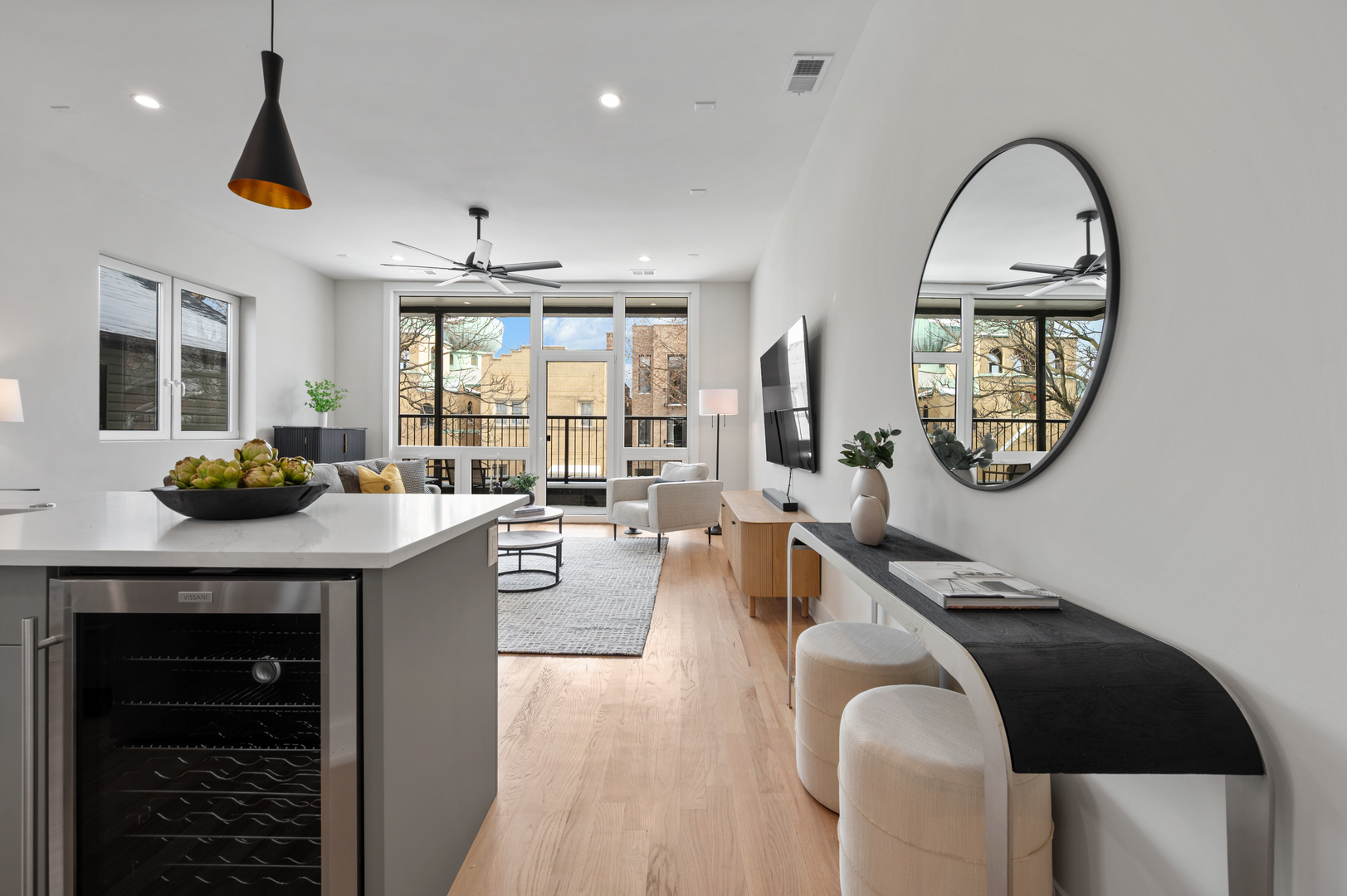 910 North Wood Street, Unit 2 Chicago, IL 60622 - Photo 3 of 24