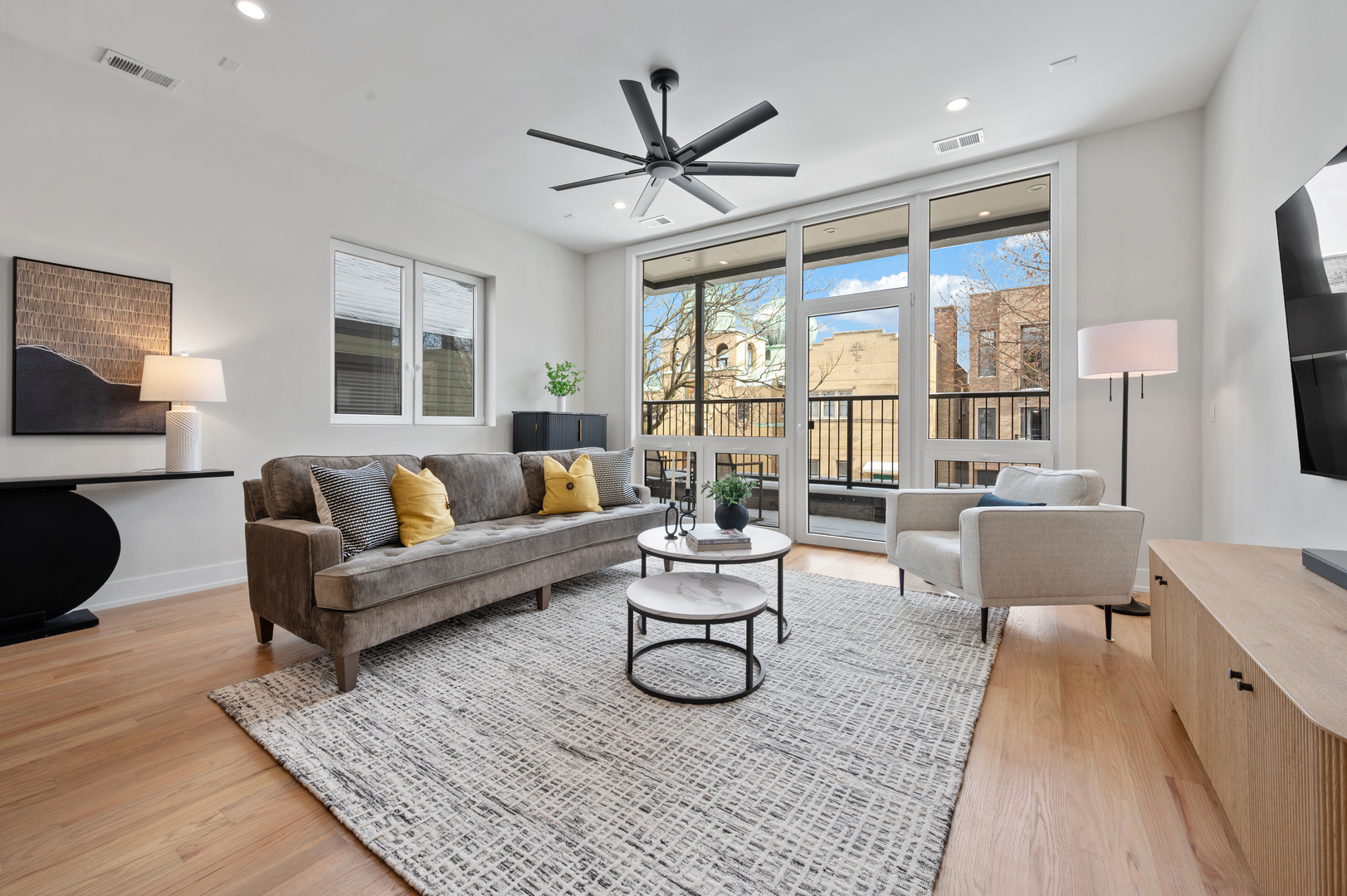 910 North Wood Street, Unit 2 Chicago, IL 60622 - Photo 5 of 24