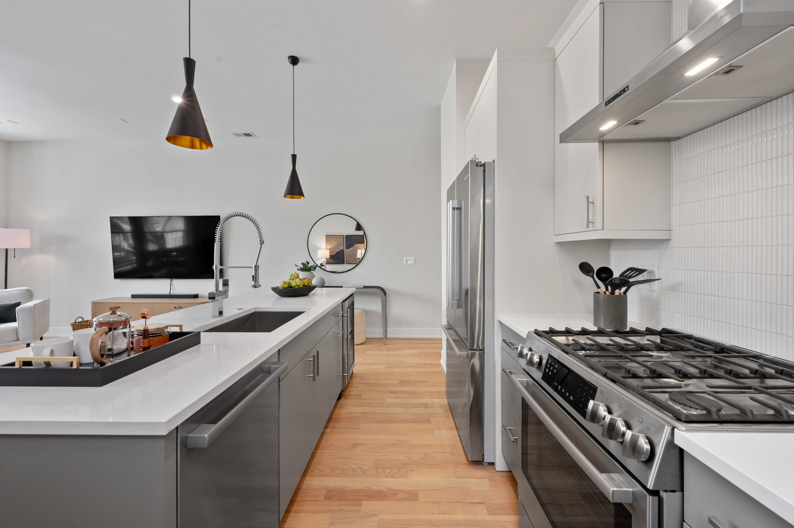 910 North Wood Street, Unit 2 Chicago, IL 60622 - Photo 9 of 24