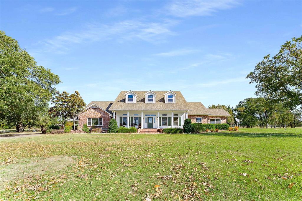 11631 Hiram Road Wills Point, TX 75169 - Photo 3 of 31 a front view of house with yard