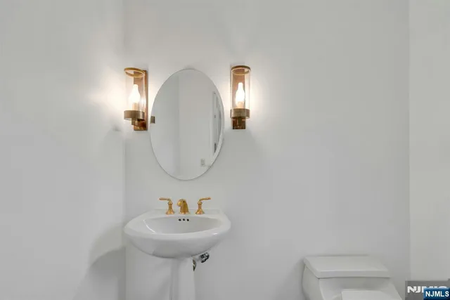 $1,099,000 | 142 Ashley Place, Park Ridge, NJ 07656