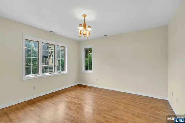 $1,099,000 | 142 Ashley Place, Park Ridge, NJ 07656