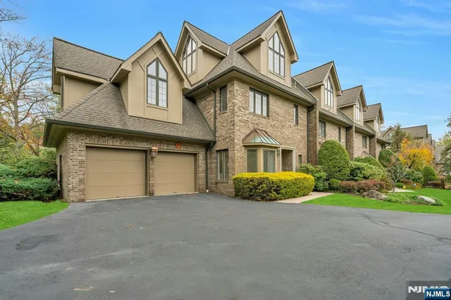 $1,099,000 | 142 Ashley Place, Park Ridge, NJ 07656