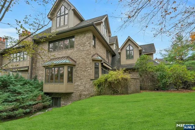 $1,099,000 | 142 Ashley Place, Park Ridge, NJ 07656