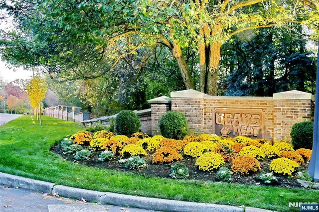 $1,099,000 | 142 Ashley Place, Park Ridge, NJ 07656