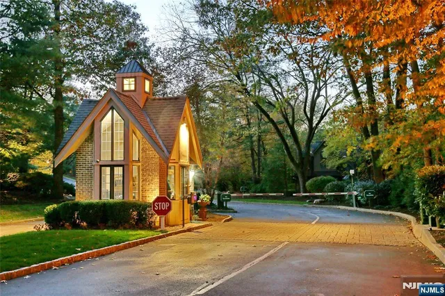 $1,099,000 | 142 Ashley Place, Park Ridge, NJ 07656