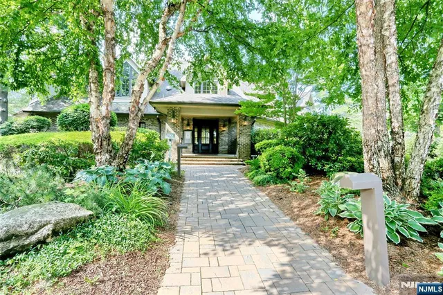 $1,099,000 | 142 Ashley Place, Park Ridge, NJ 07656