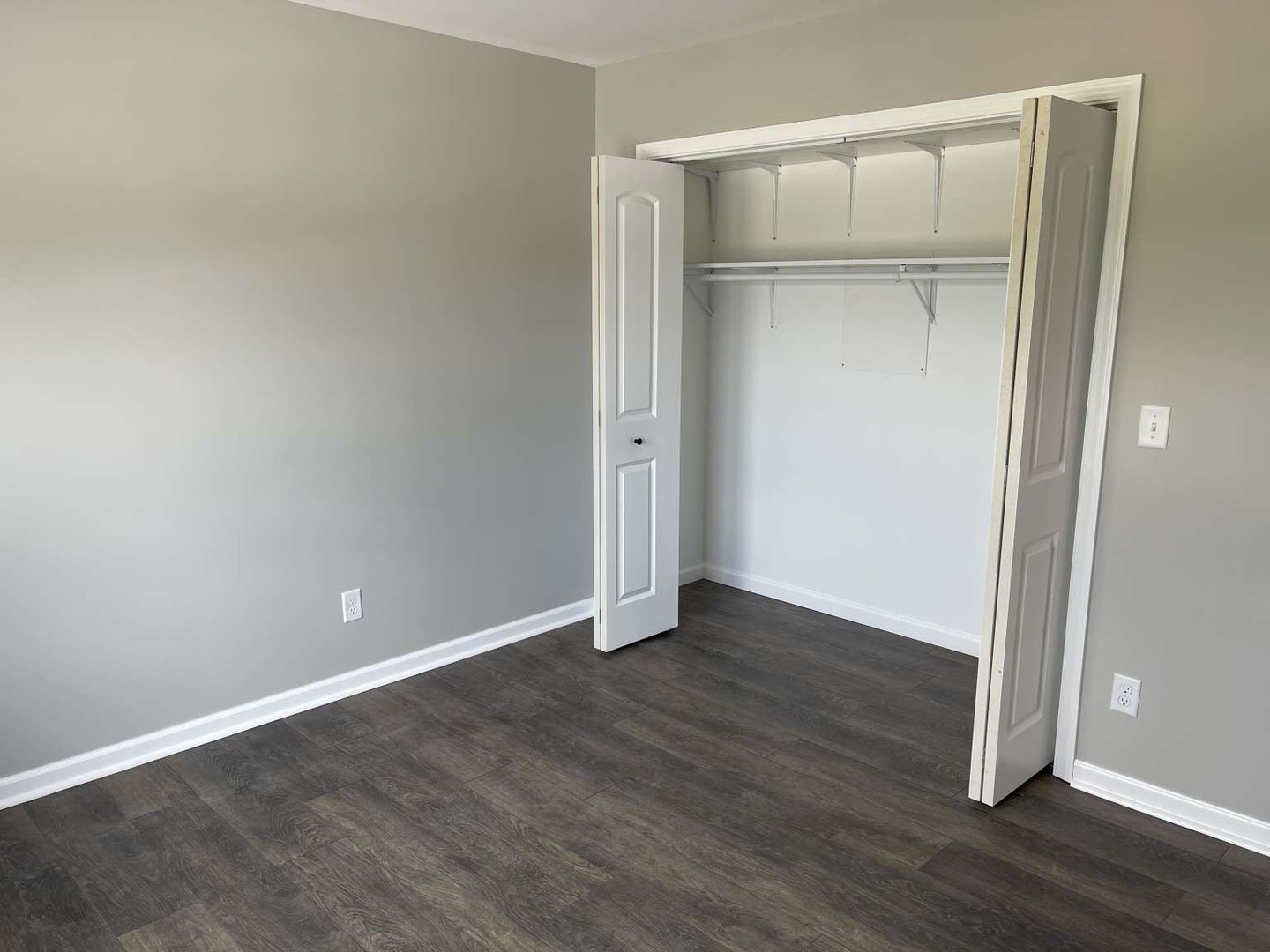 1097 Madison Avenue Braidwood, IL 60408 - Photo 7 of 8 an empty room with wooden floor and mirror