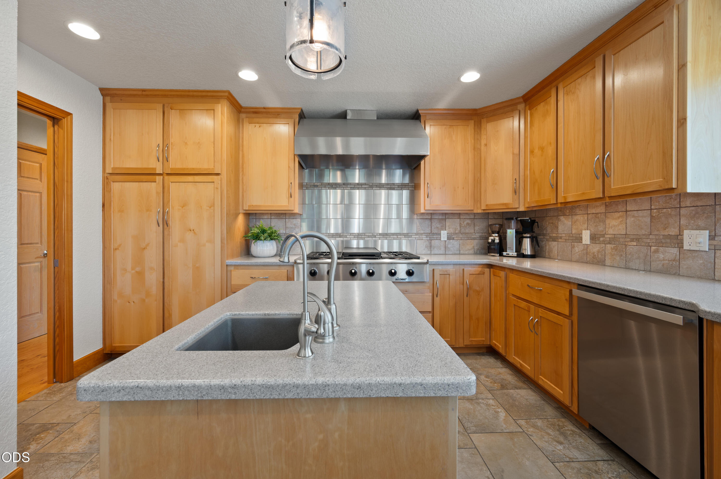 4211 Northwest Lower Village Road Bend, OR 97703 - Photo 23 of 58