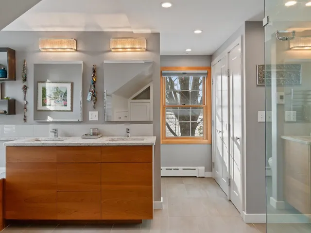 $1,975,000 | 1285 Spear Street, South Burlington, VT 05403