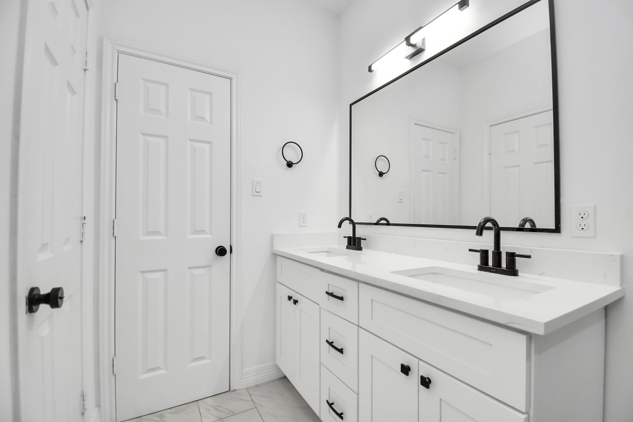 9003 Prairie View Drive, Unit B Houston, TX 77088 - Photo 14 of 20 a bathroom with double sink and a mirror