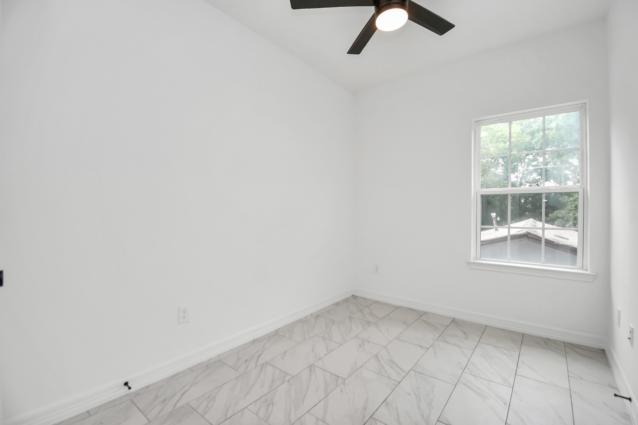 9003 Prairie View Drive, Unit B Houston, TX 77088 - Photo 15 of 20 an empty room with a window