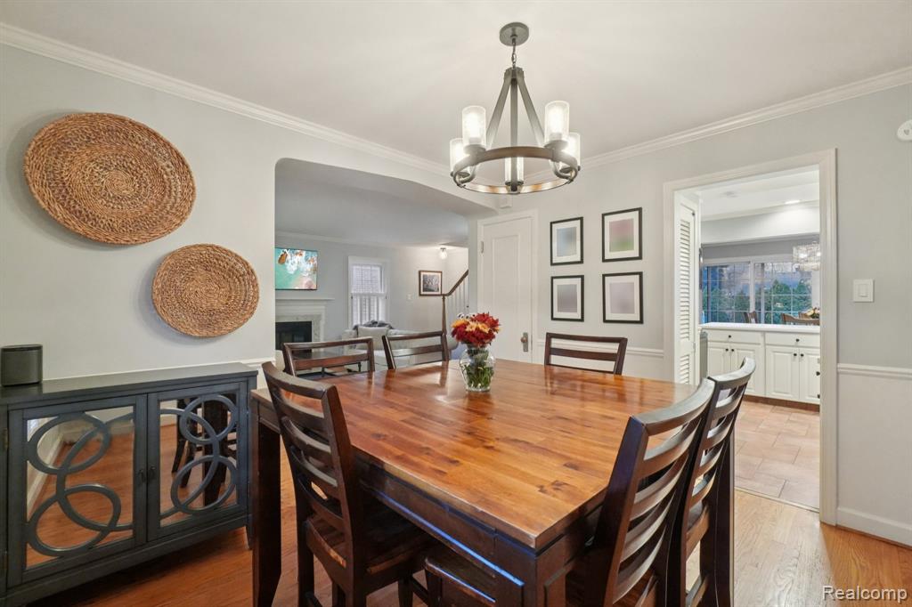 1039 Hawthorne Road Grosse Pointe Woods, MI 48236 - Photo 13 of 63