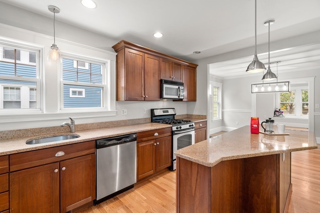 19 Pondview Road, Unit 1 Arlington, MA 02474 - Photo 5 of 11 Gallery Image 5