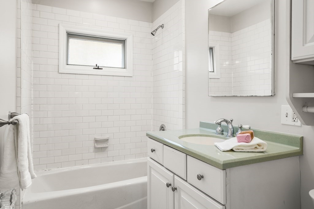 19 Pondview Road, Unit 1 Arlington, MA 02474 - Photo 8 of 11 Gallery Image 8