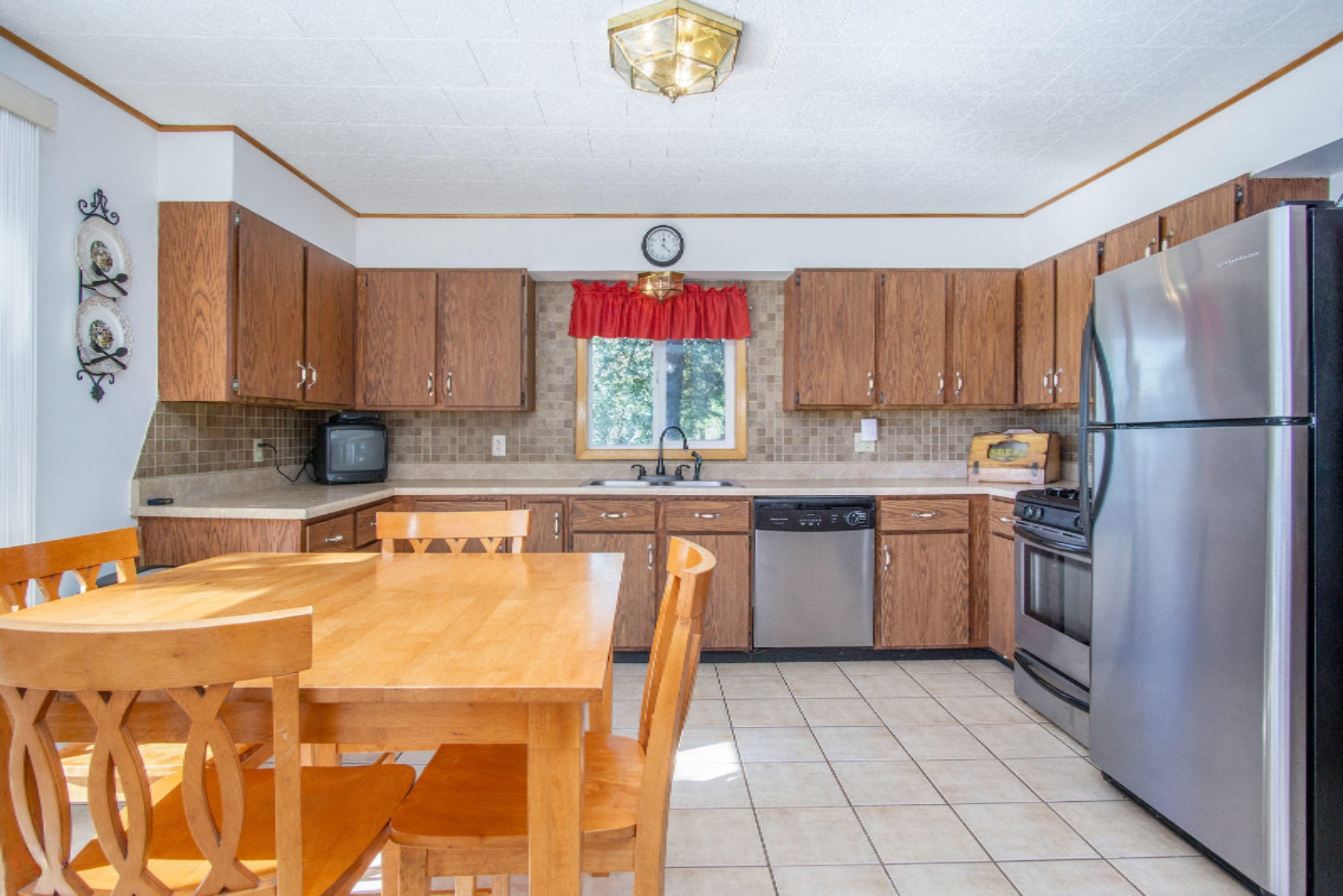 65 East Major Road Scottville, MI 49454 - Photo 6 of 26 Kitchen with stainless steel appliances