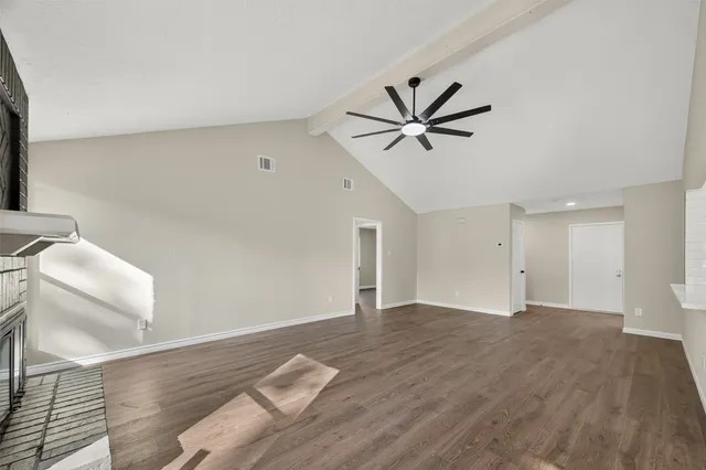 a view of a livingroom with a ceiling fan