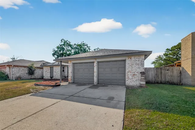 a view of a house with a yard and garage