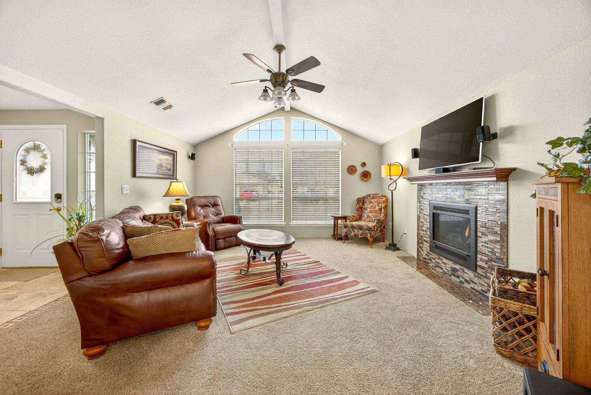 2598 St James Way Central Point, OR 97502 - Photo 3 of 40 ApxSJ00021