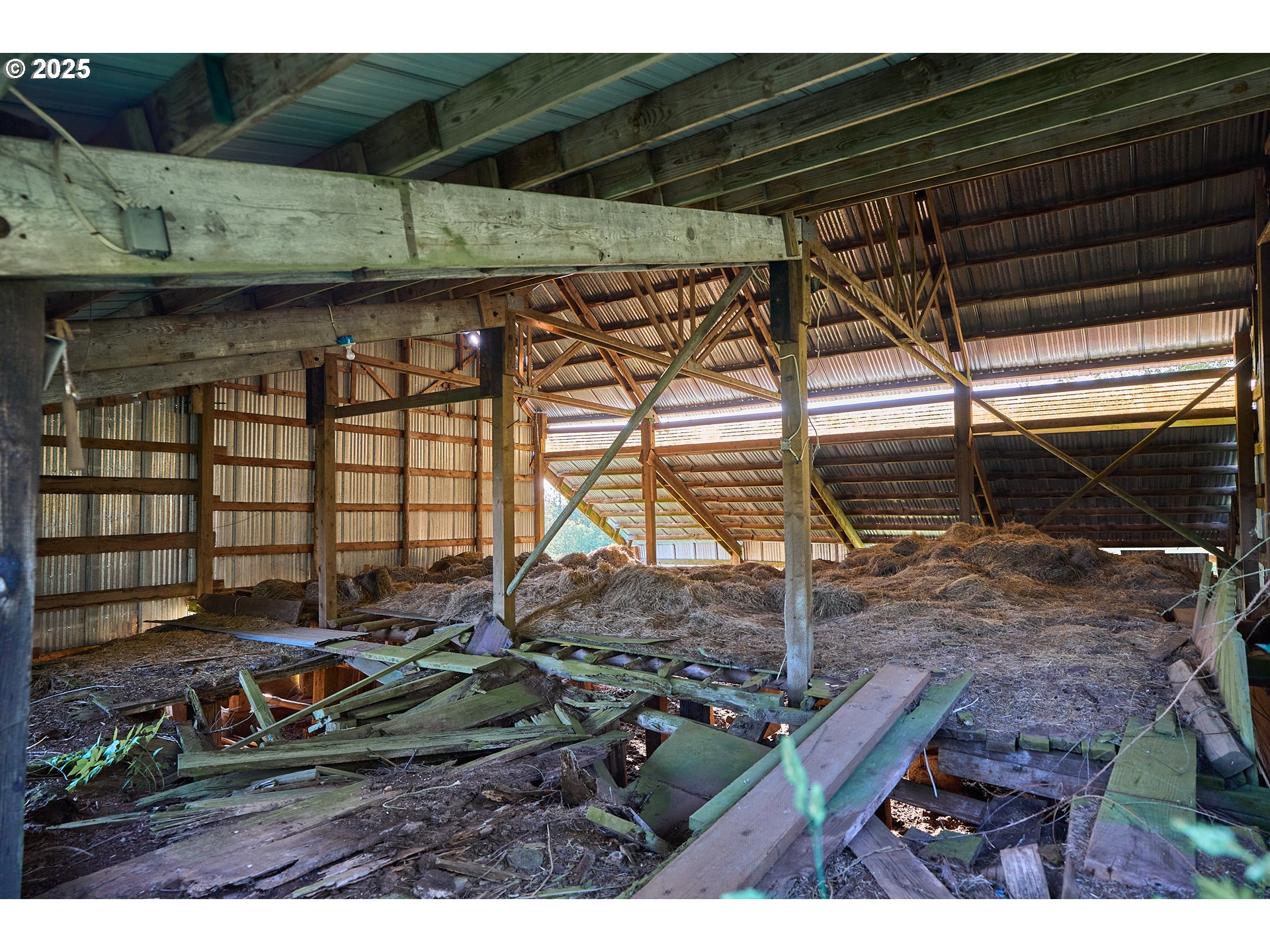 1671 Mabee Mines Road, Unit 3 Washougal, WA 98671 - Photo 16 of 19 a backyard of a house with barbeque oven table and chairs