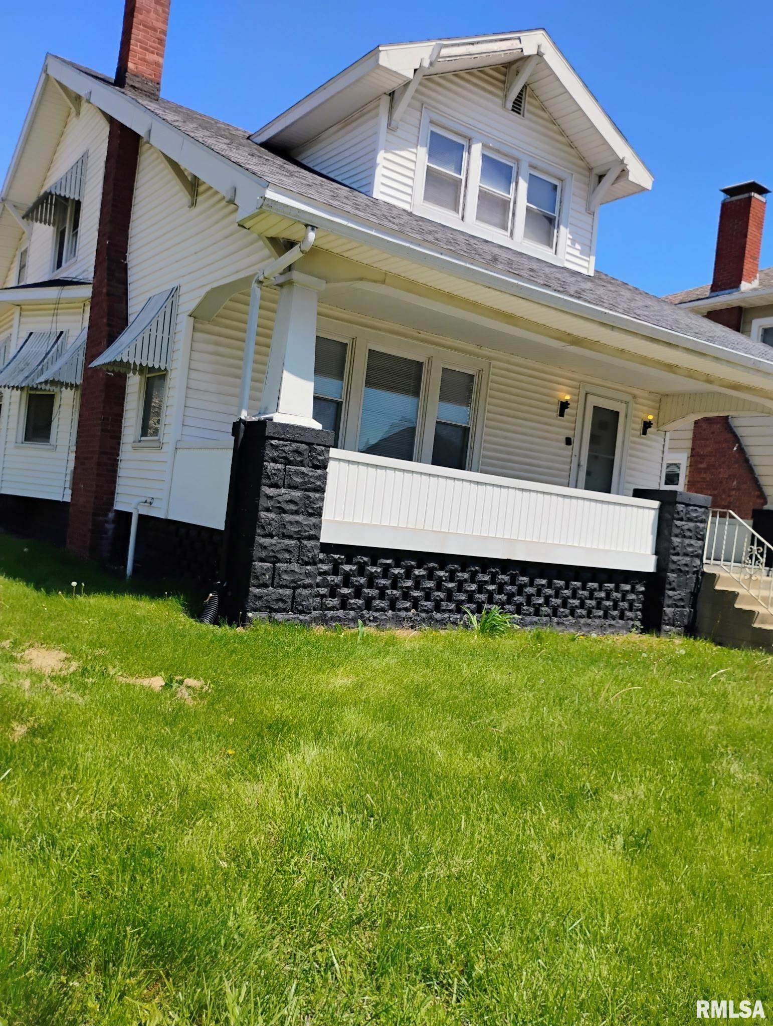 159 West Locust Street Canton, IL 61520 - Photo 2 of 24