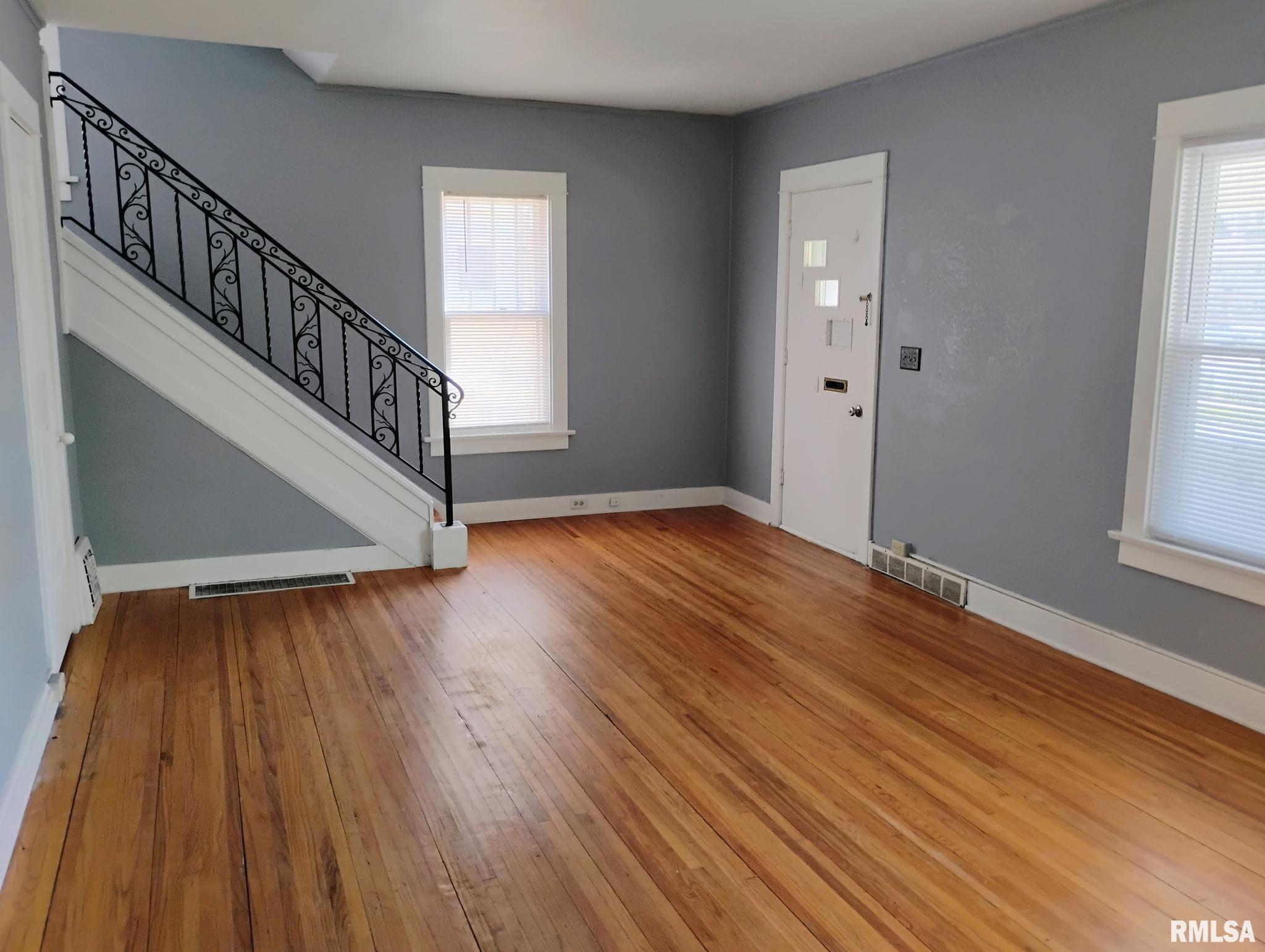 159 West Locust Street Canton, IL 61520 - Photo 5 of 24