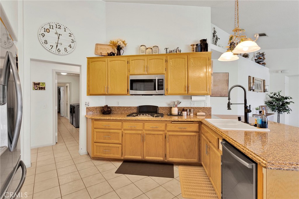 19581 Powhatan Road Apple Valley, CA 92308 - Photo 22 of 80