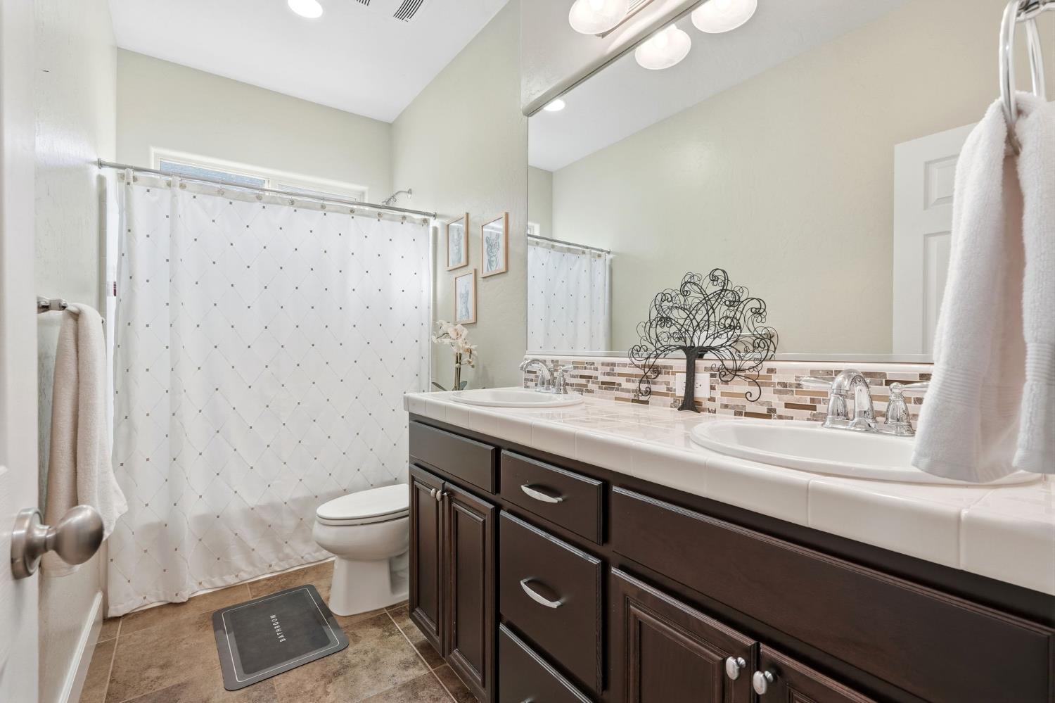 1023 Revere Way Lemoore, CA 93245 - Photo 18 of 64