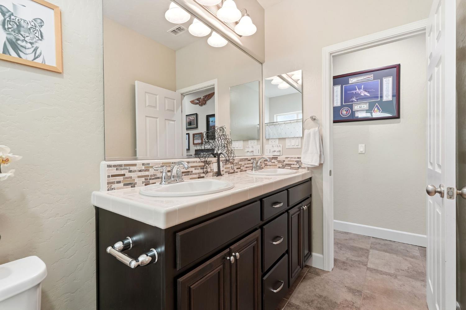 1023 Revere Way Lemoore, CA 93245 - Photo 19 of 64