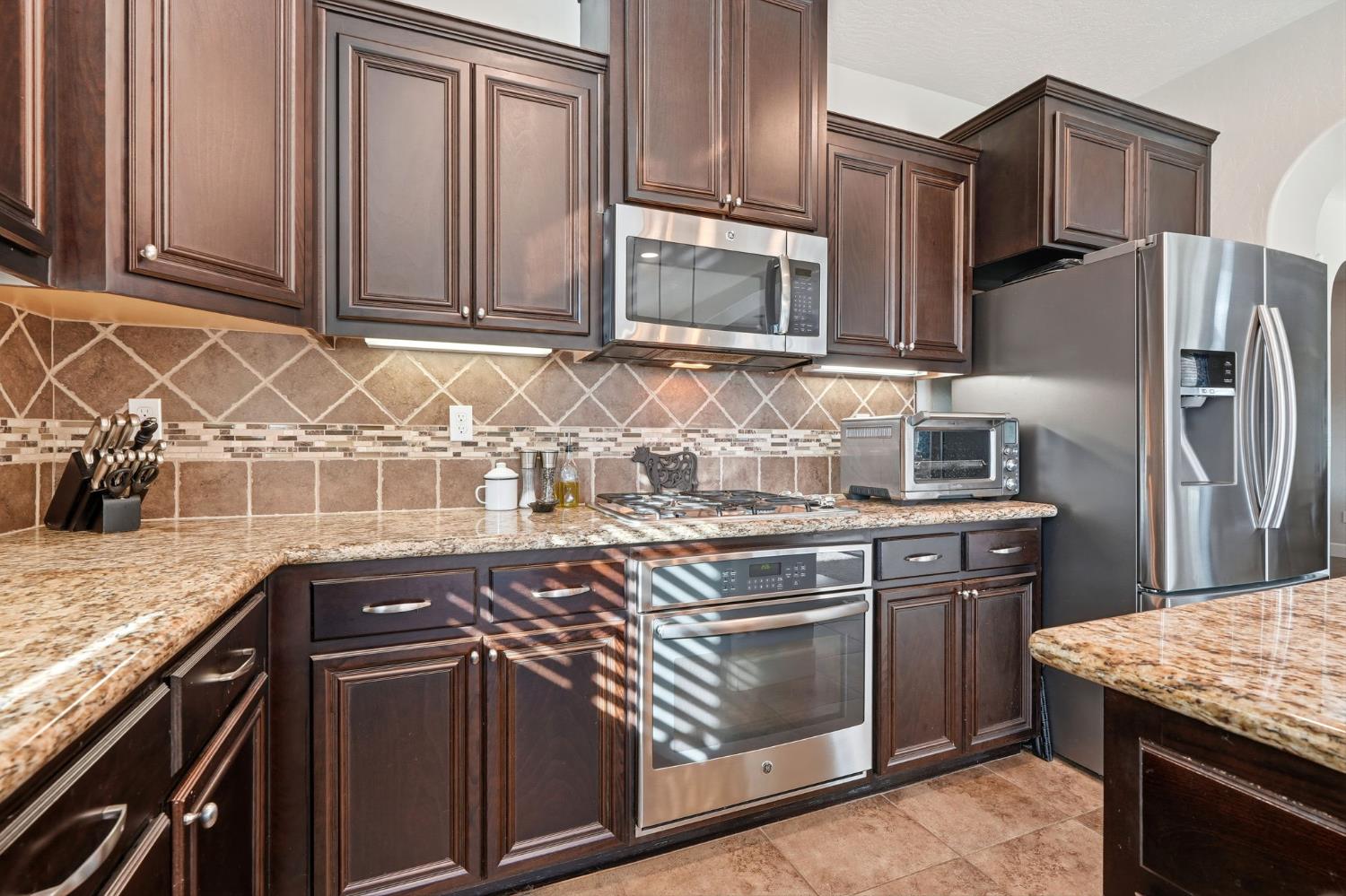 1023 Revere Way Lemoore, CA 93245 - Photo 37 of 64