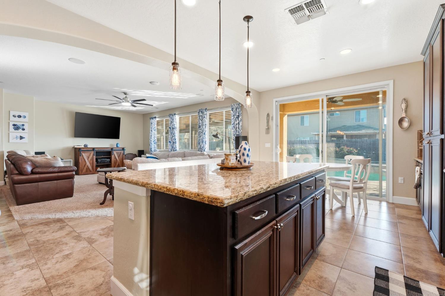 1023 Revere Way Lemoore, CA 93245 - Photo 38 of 64