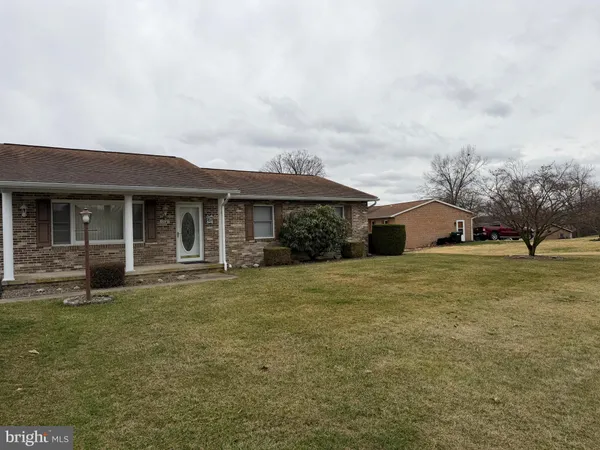 $279,900 | 632 Kittatinny Drive, Chambersburg, PA 17202