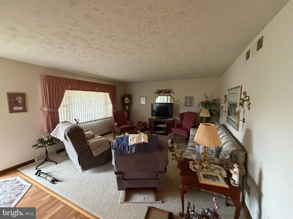 $279,900 | 632 Kittatinny Drive, Chambersburg, PA 17202